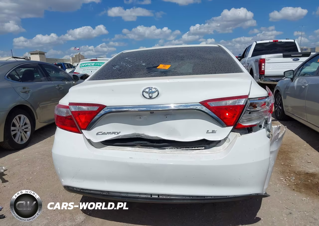 2015 Toyota Camry Le VIN:4T4BF1FK7FR501945 - 17