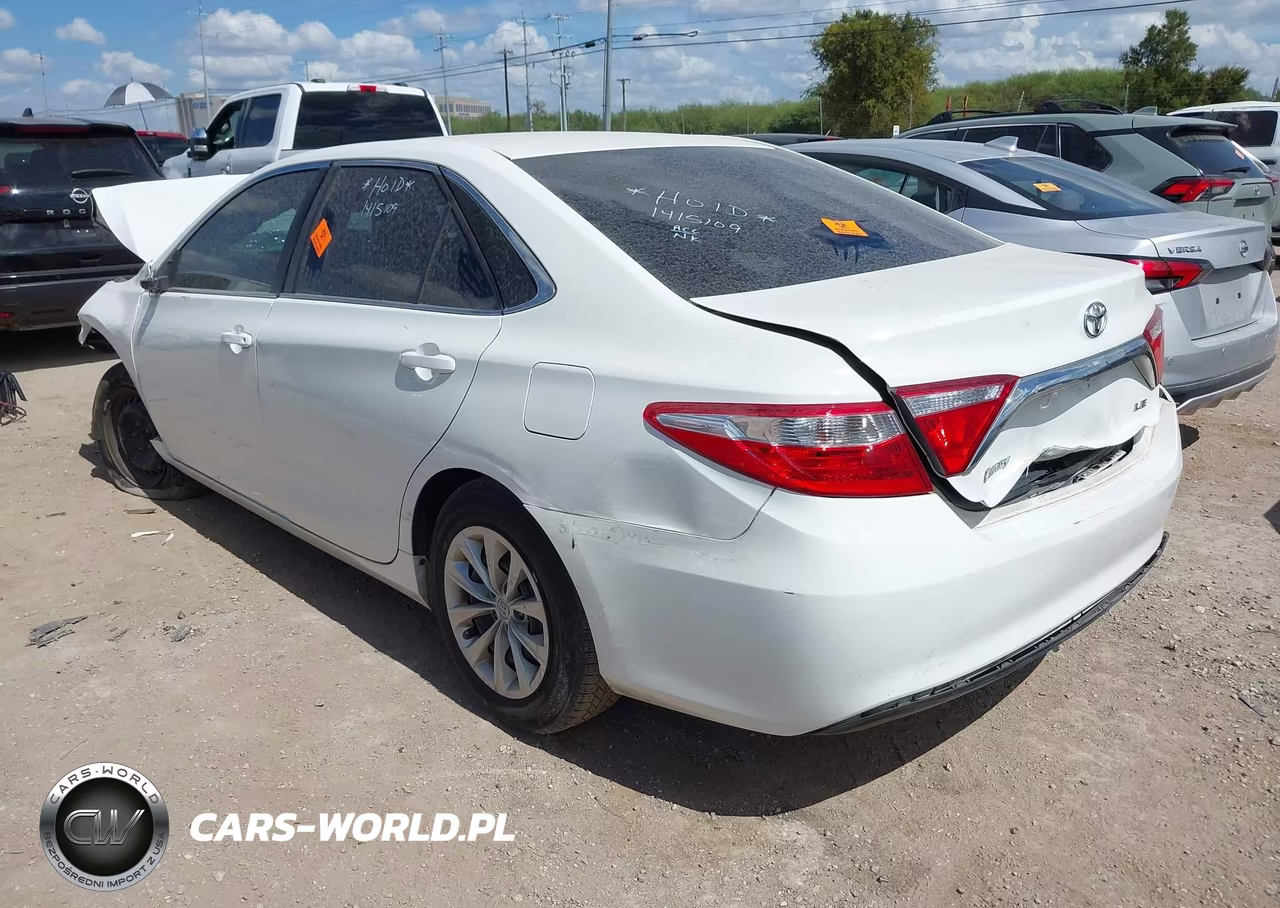 2015 Toyota Camry Le VIN:4T4BF1FK7FR501945 - 3