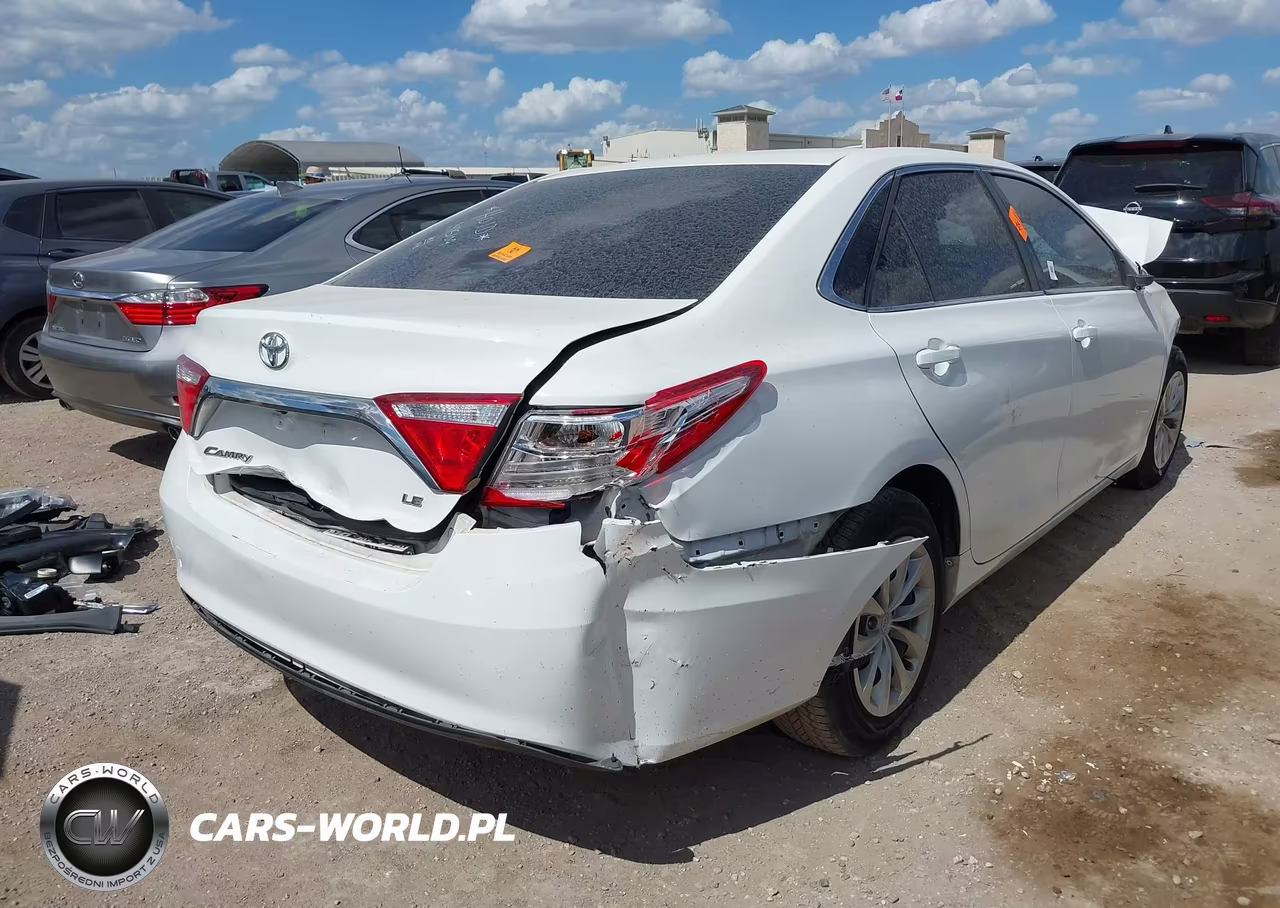 2015 Toyota Camry Le VIN:4T4BF1FK7FR501945 - 4