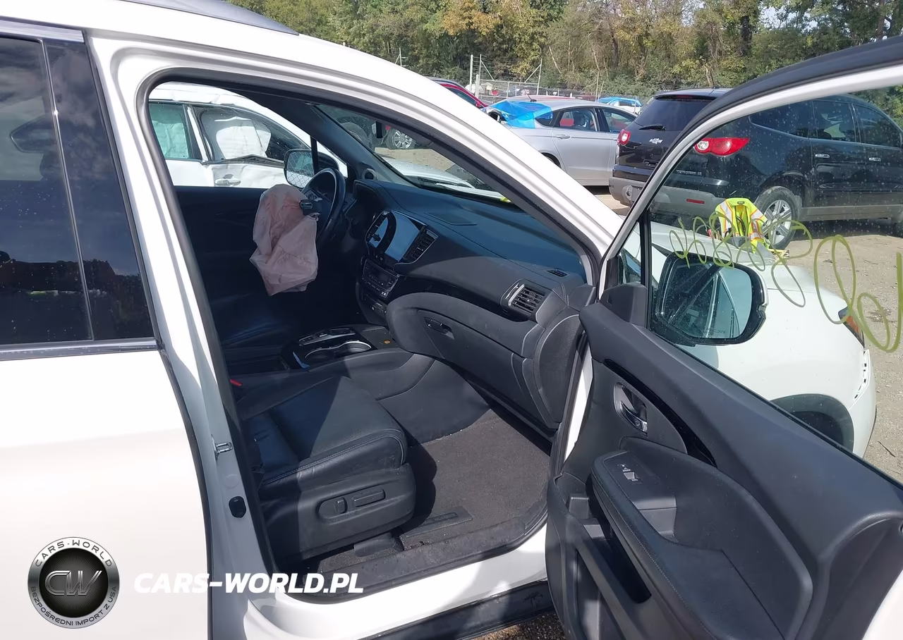2019 Honda Pilot Touring VIN:5FNYF6H64KB055830 - 5