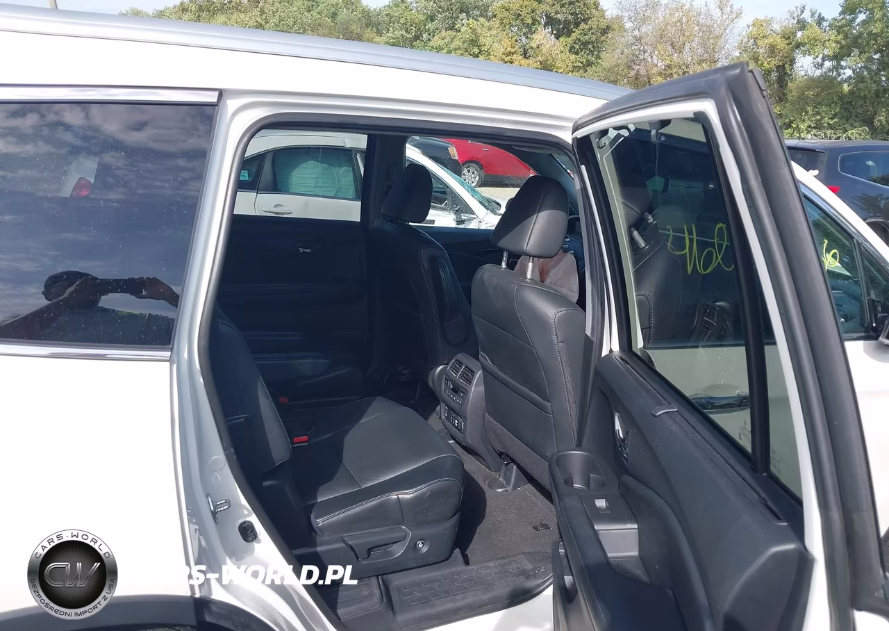 2019 Honda Pilot Touring VIN:5FNYF6H64KB055830 - 8