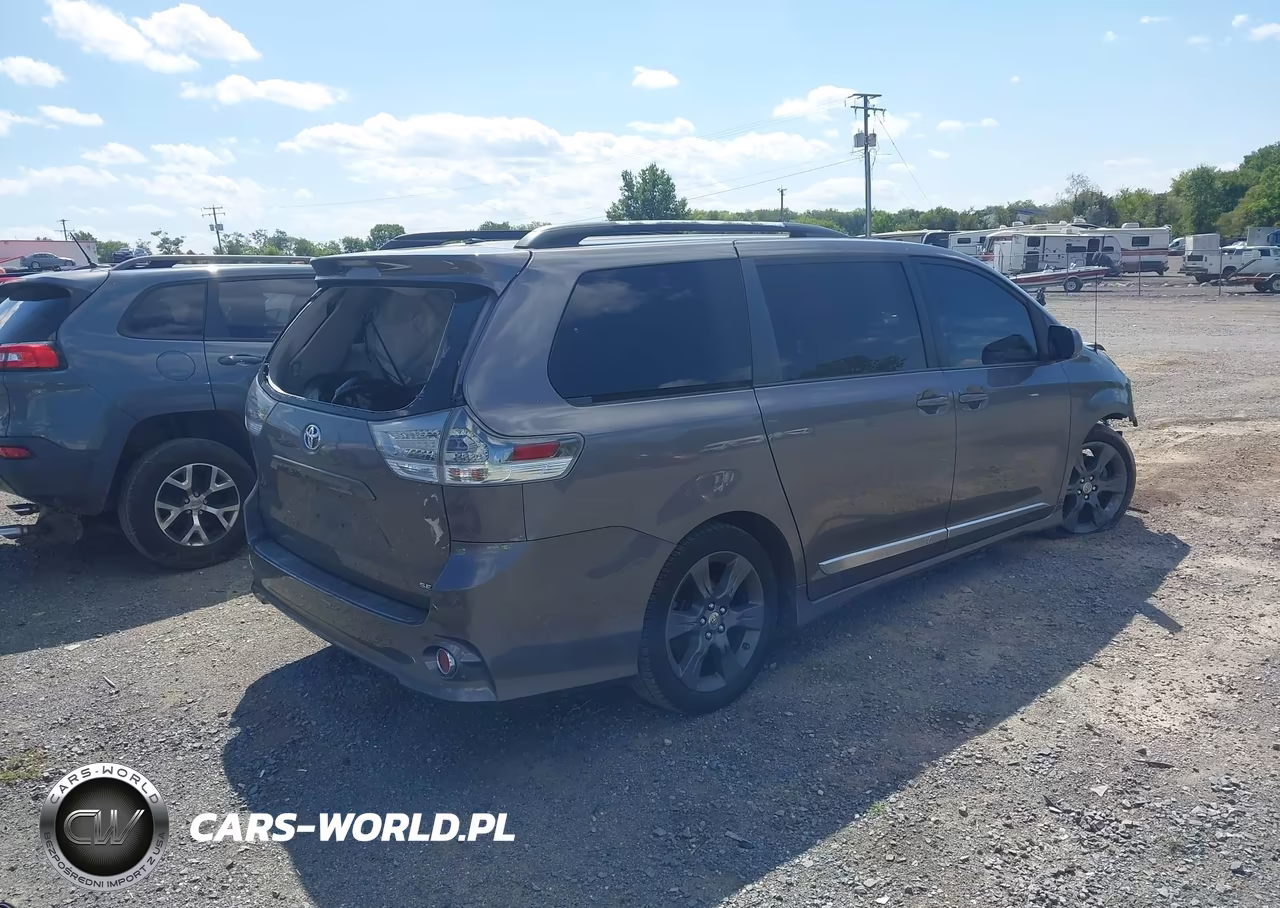 2011 Toyota Sienna Se VIN:5TDXK3DC9BS135105 - 4