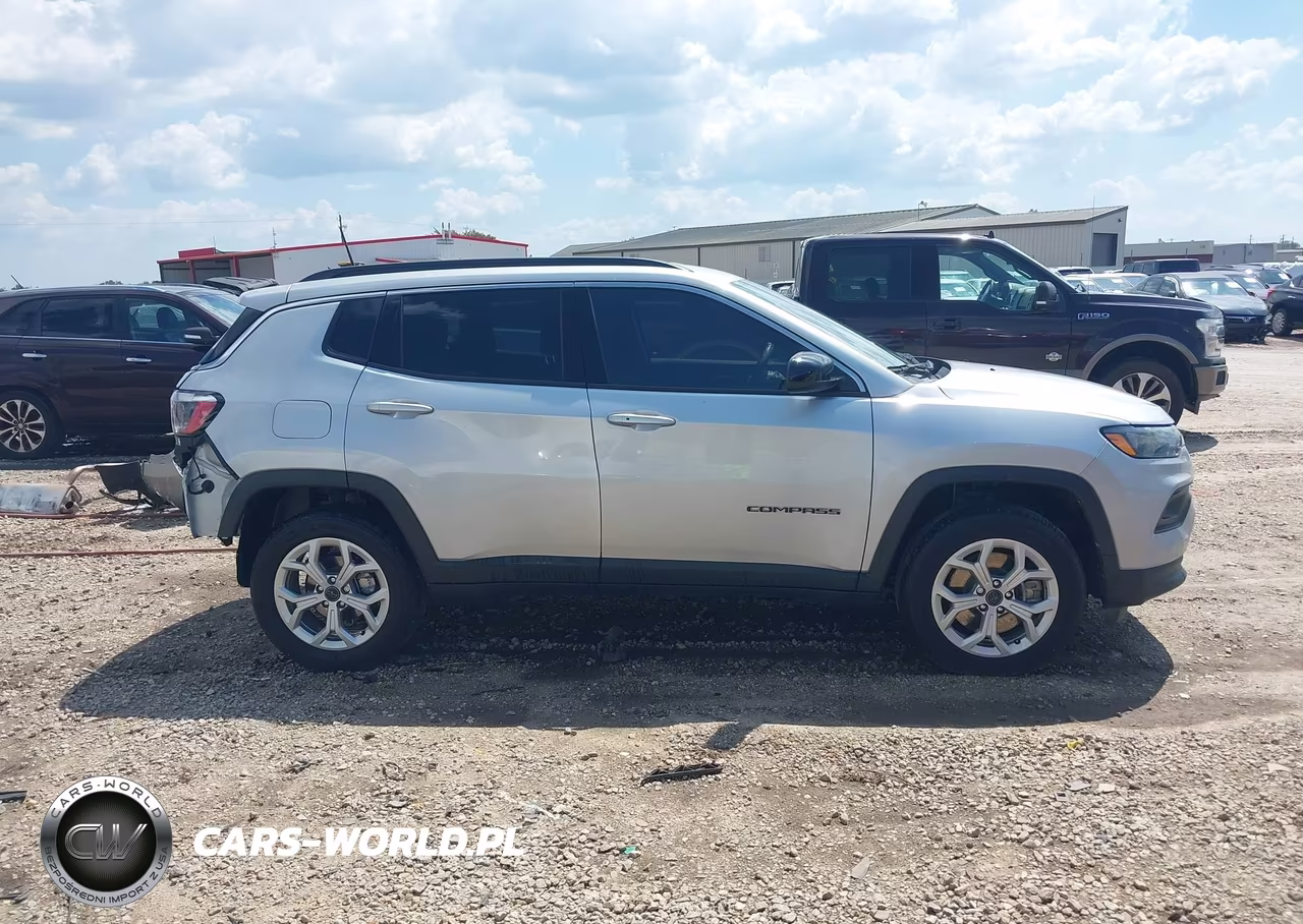 2025 Jeep Compass Latitude 4X4 VIN:3C4NJDBN9ST568062 - 14