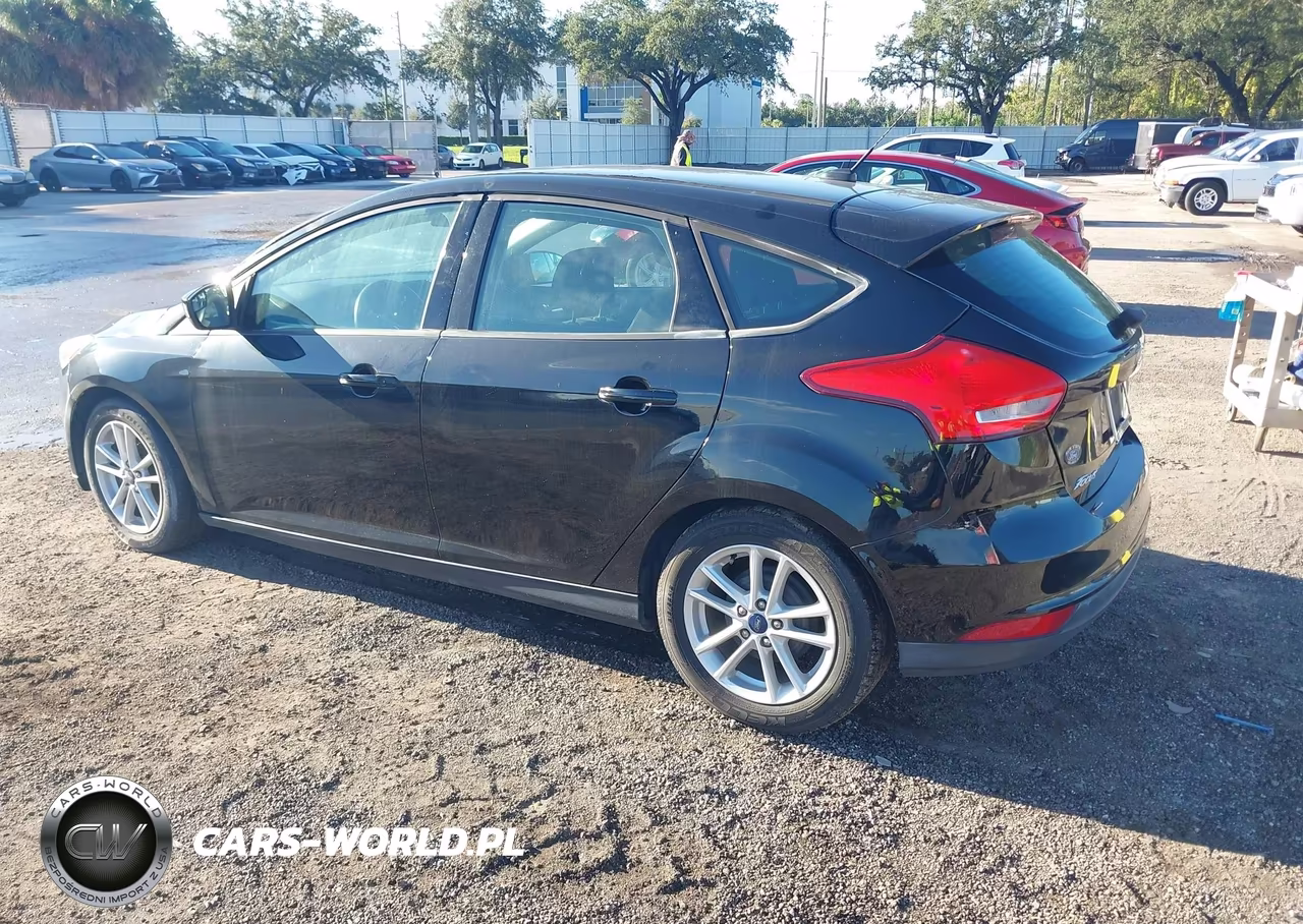 2018 Ford Focus Se VIN:1FADP3K26JL209150 - 3