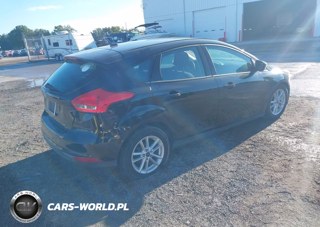 2018 Ford Focus Se VIN:1FADP3K26JL209150 - 4