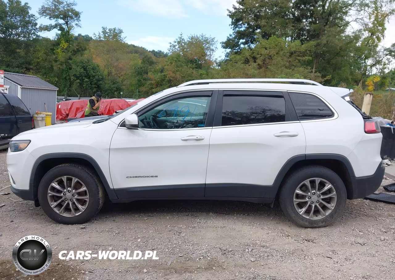 2019 Jeep Cherokee Latitude Plus 4X4 VIN:1C4PJMLB4KD398390 - 14