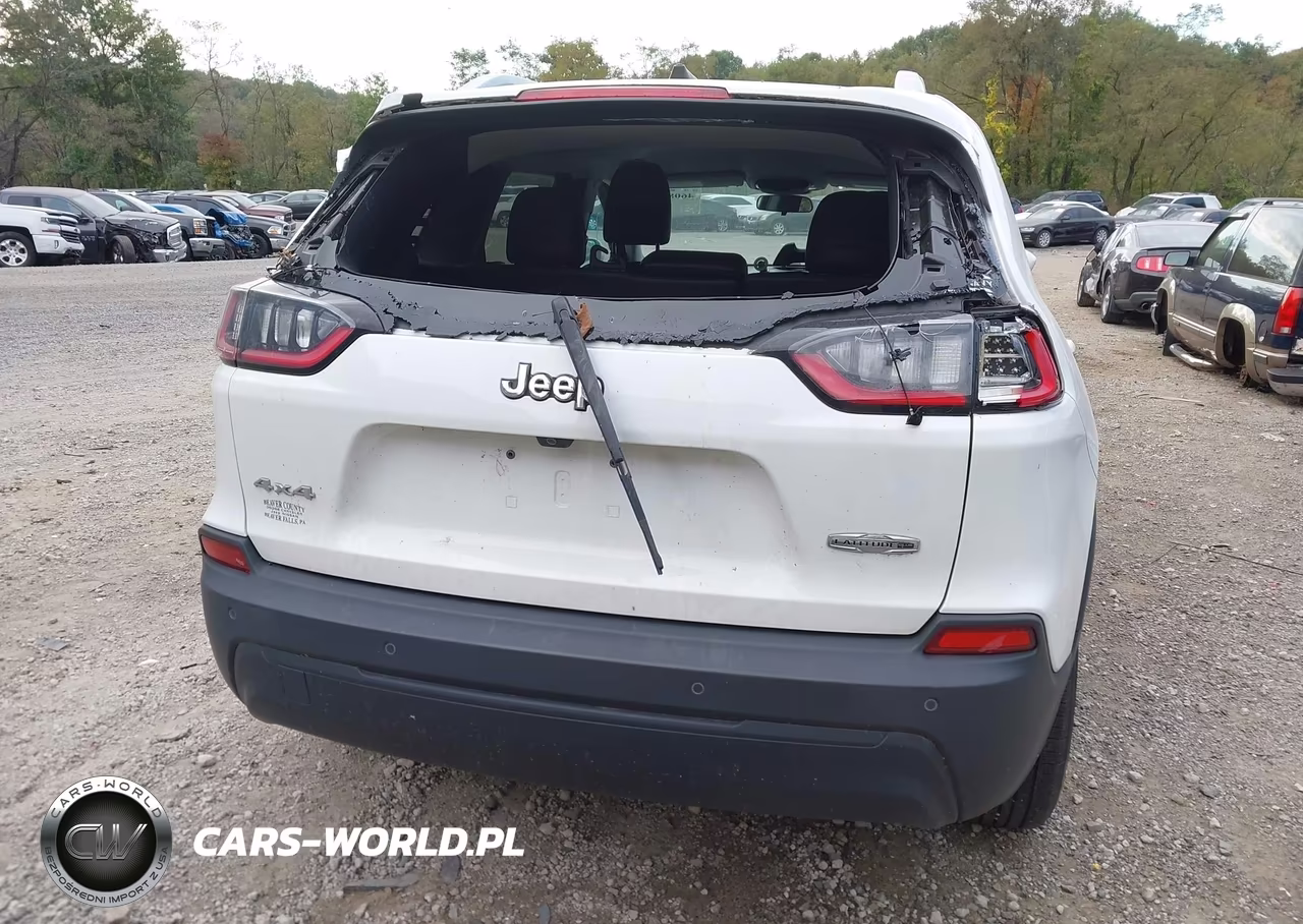 2019 Jeep Cherokee Latitude Plus 4X4 VIN:1C4PJMLB4KD398390 - 16