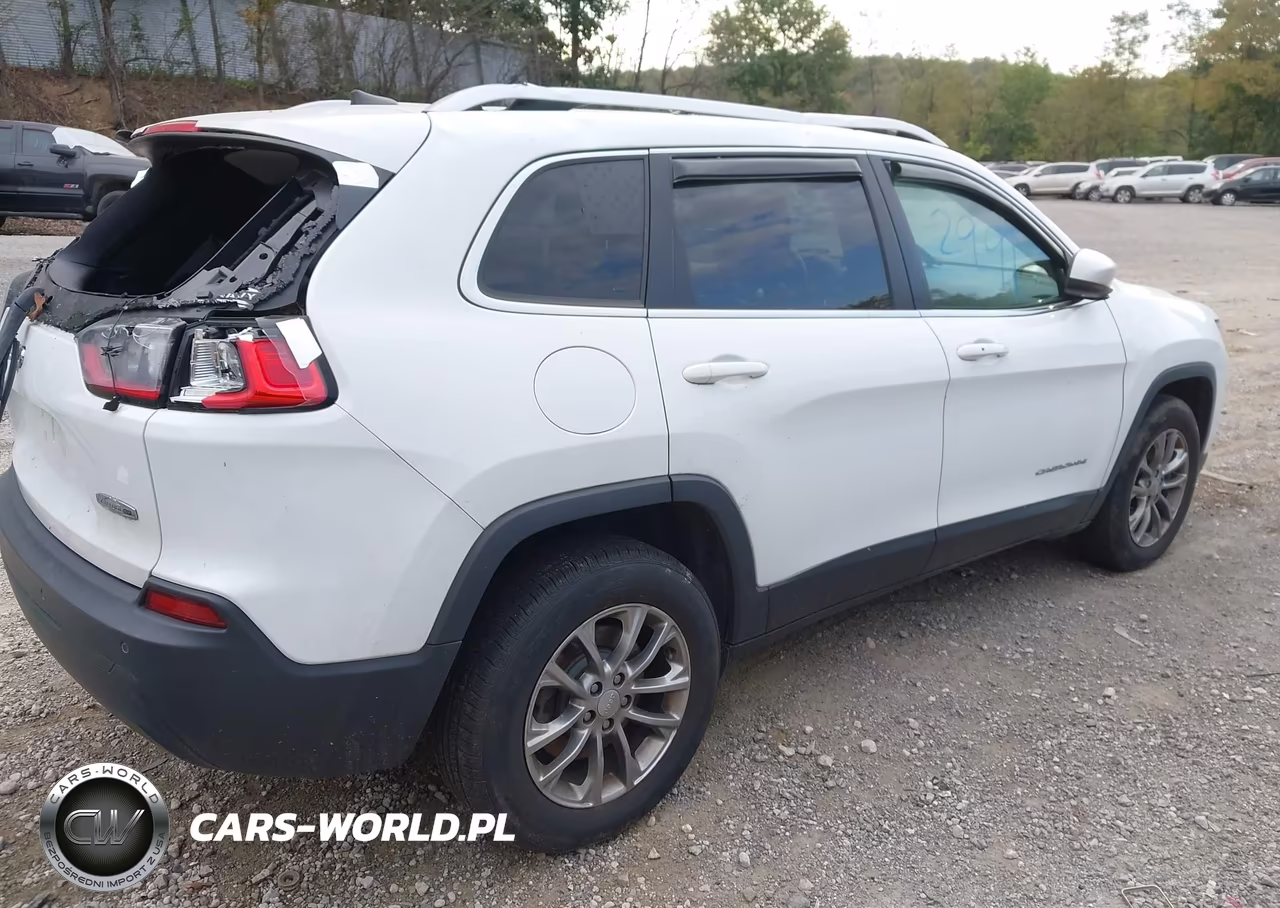 2019 Jeep Cherokee Latitude Plus 4X4 VIN:1C4PJMLB4KD398390 - 4