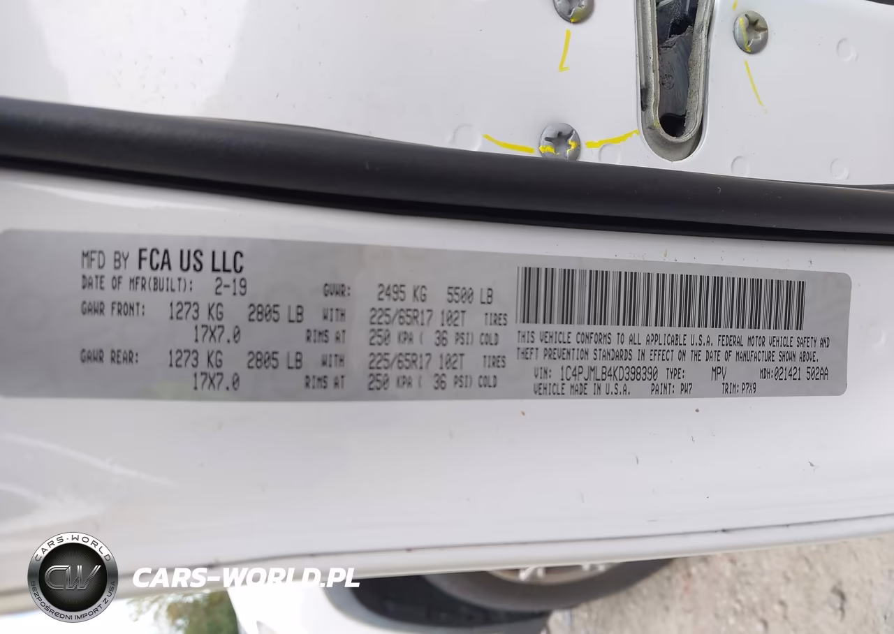 2019 Jeep Cherokee Latitude Plus 4X4 VIN:1C4PJMLB4KD398390 - 9