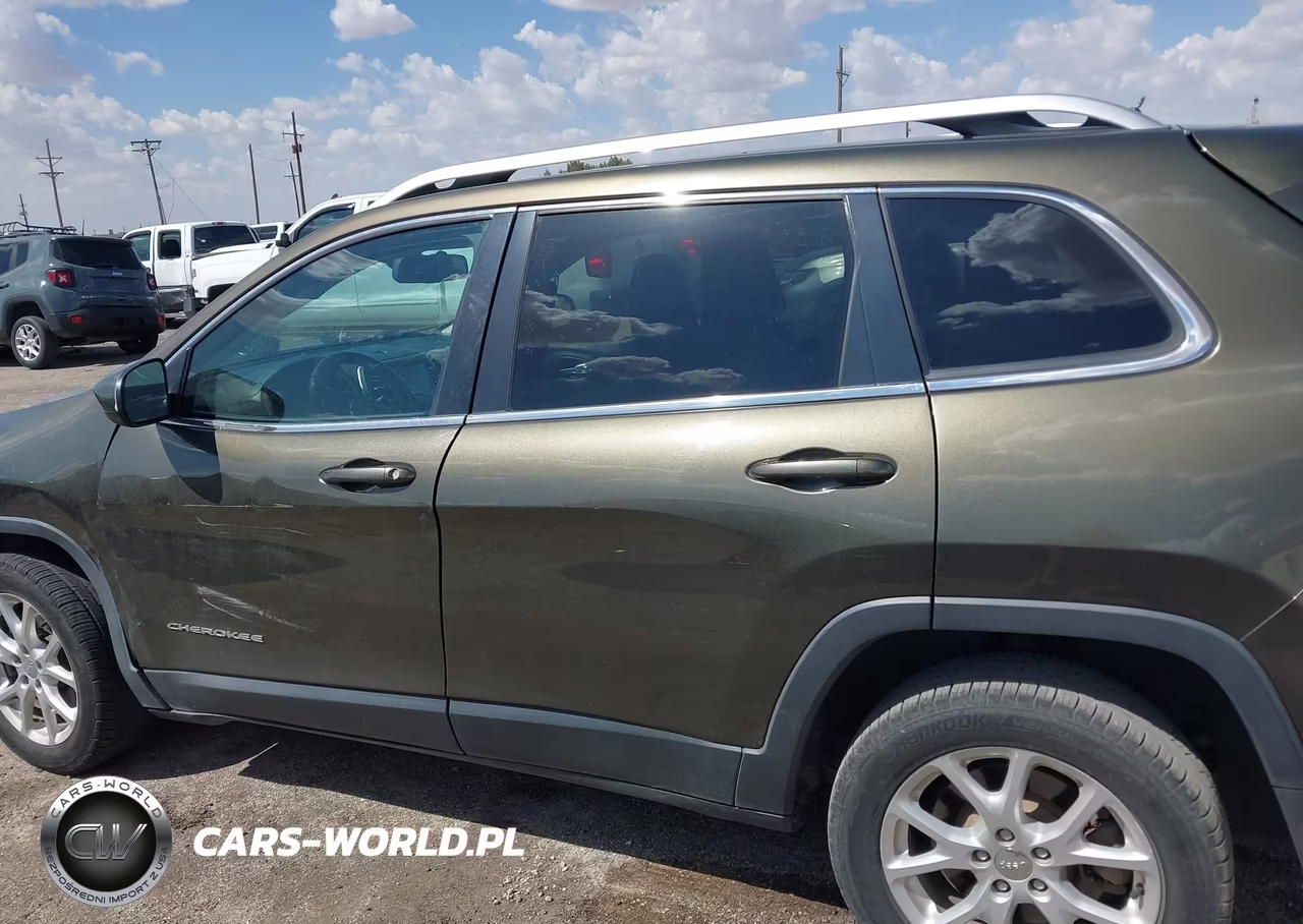 2015 Jeep Cherokee Latitude VIN:1C4PJLCS3FW712339 - 14