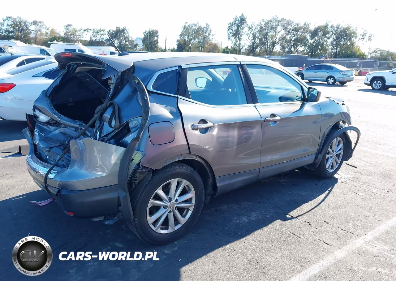 2018 Nissan Rogue Sport S VIN:JN1BJ1CP8JW192726 - 4