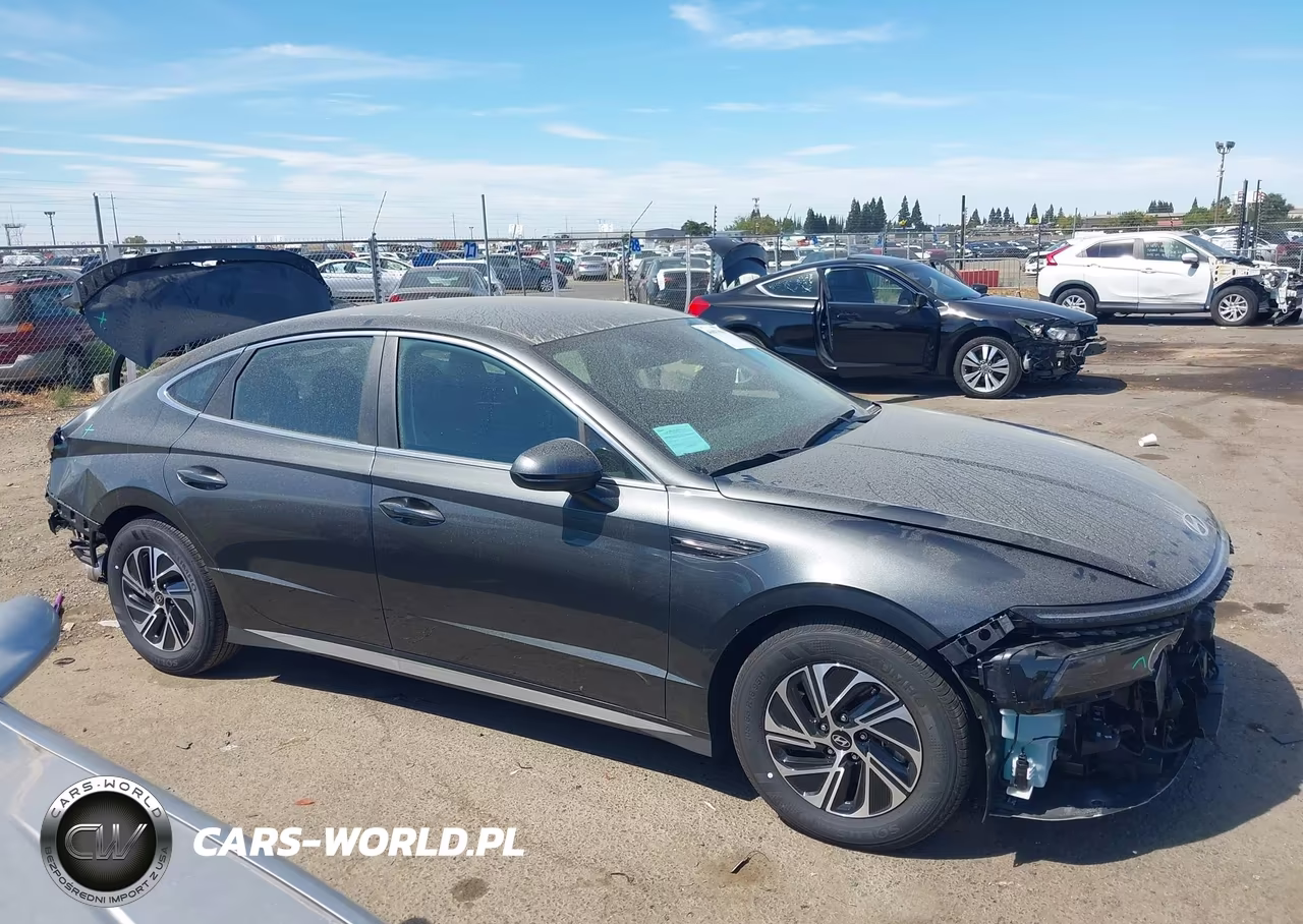 2026 Hyundai Sonata Hybrid Blue VIN:KMHL24JJ7TA172106 - 13