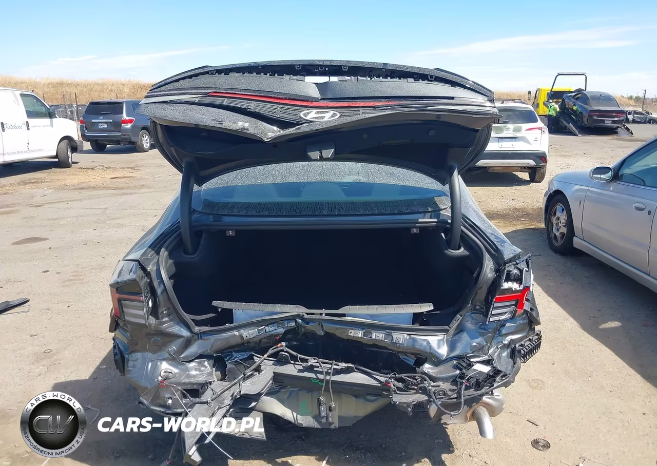 2026 Hyundai Sonata Hybrid Blue VIN:KMHL24JJ7TA172106 - 16