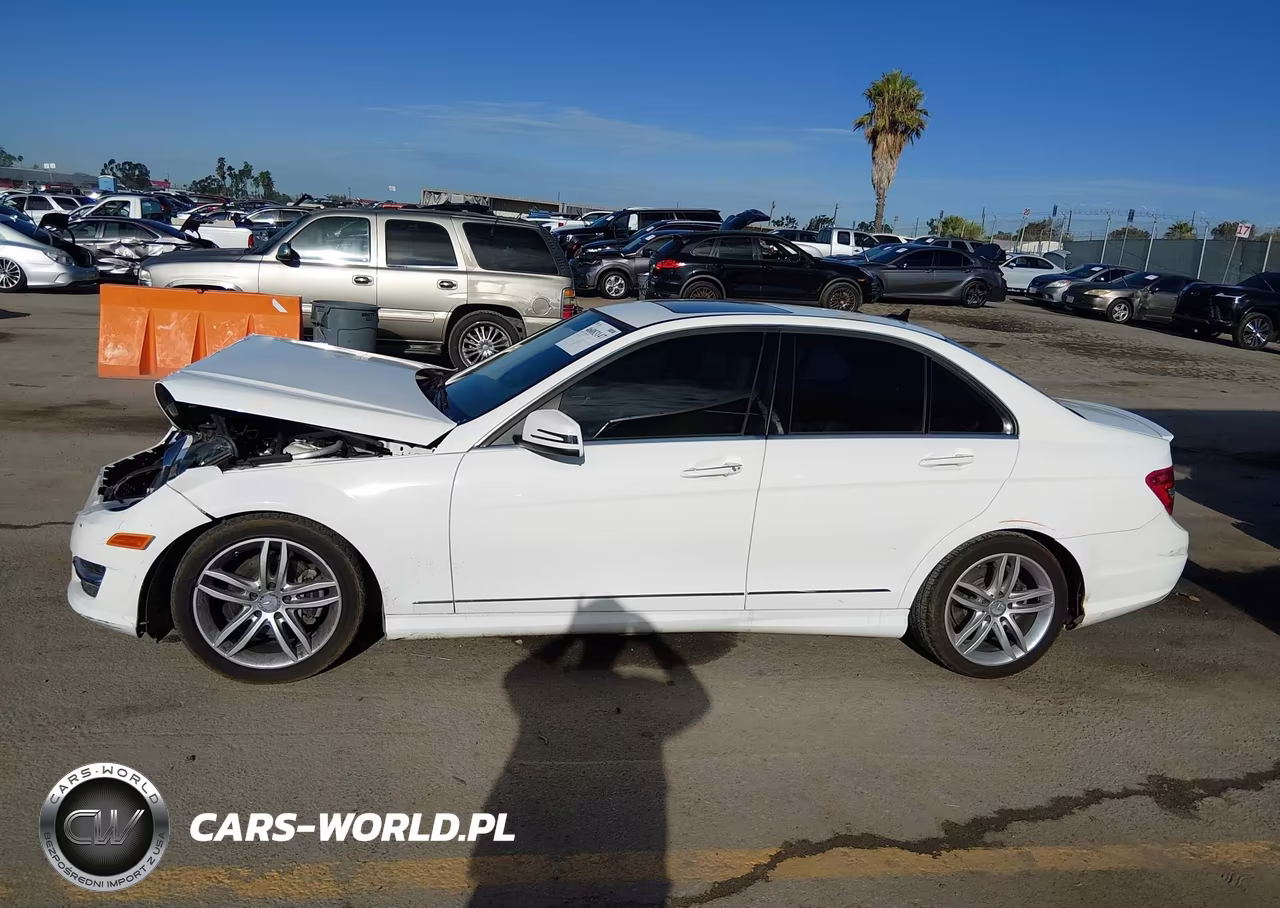 2014 Mercedes-Benz C 250 Sport VIN:WDDGF4HB5EG253376 - 14