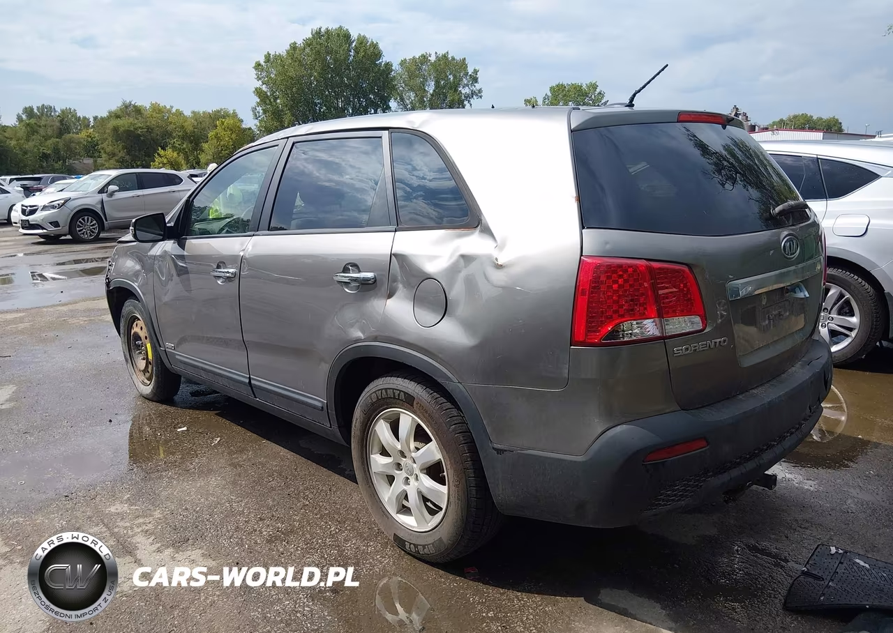 2013 Kia Sorento Lx V6 VIN:5XYKTDA28DG347700 - 3