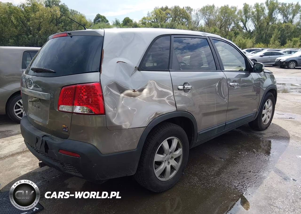 2013 Kia Sorento Lx V6 VIN:5XYKTDA28DG347700 - 4