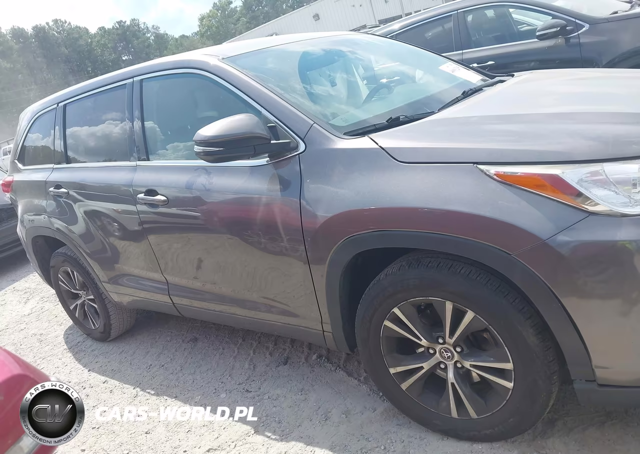 2017 Toyota Highlander Le VIN:5TDZARFH1HS029179 - 13