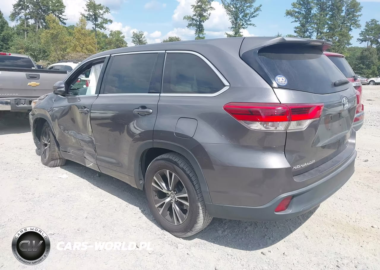 2017 Toyota Highlander Le VIN:5TDZARFH1HS029179 - 3