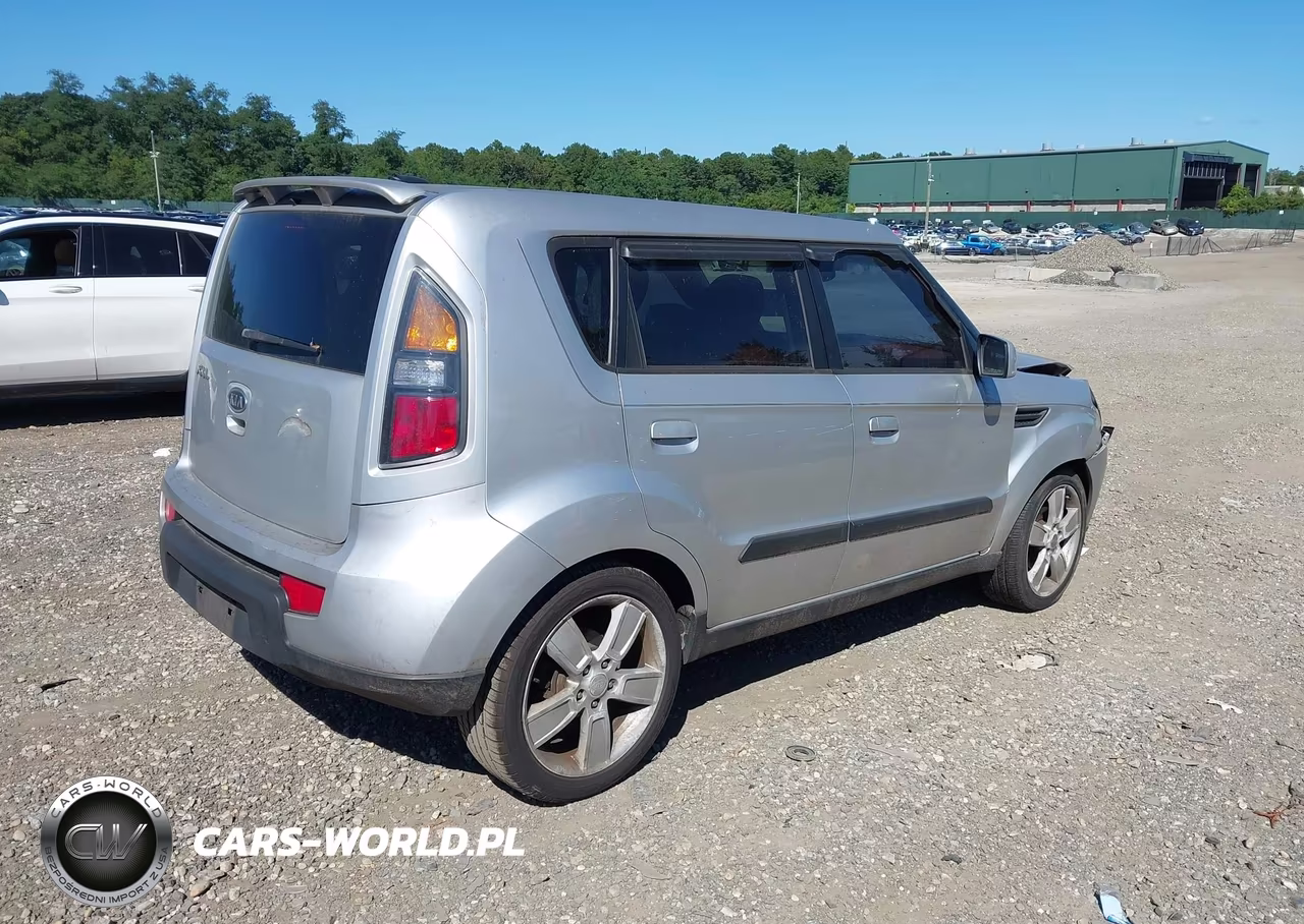 2010 Kia Soul Sport VIN:KNDJT2A23A7050620 - 4