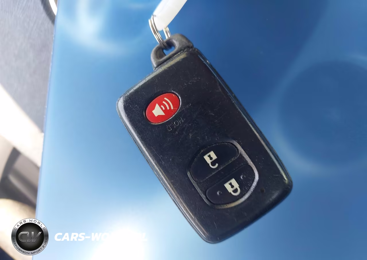 2011 Toyota Prius Two VIN:JTDKN3DU9B0322275 - 11