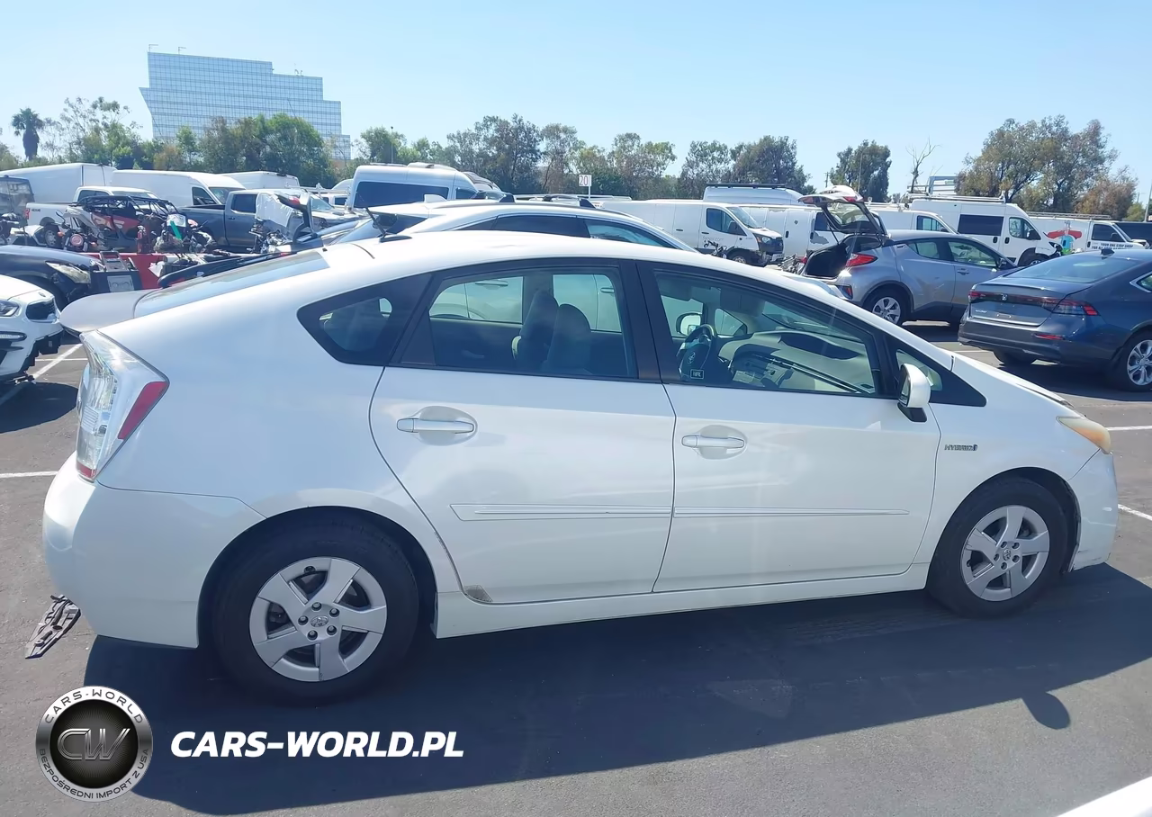 2011 Toyota Prius Two VIN:JTDKN3DU9B0322275 - 13