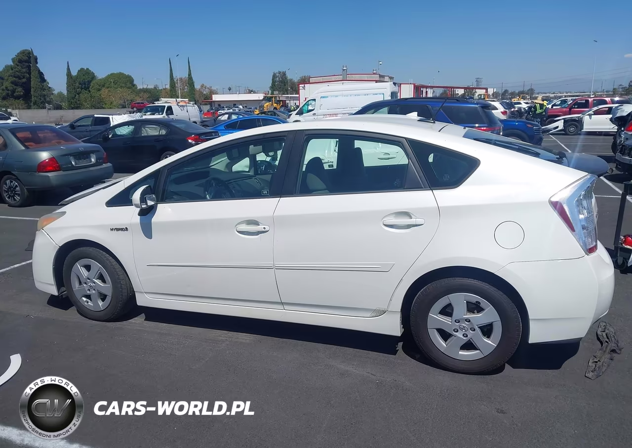 2011 Toyota Prius Two VIN:JTDKN3DU9B0322275 - 14
