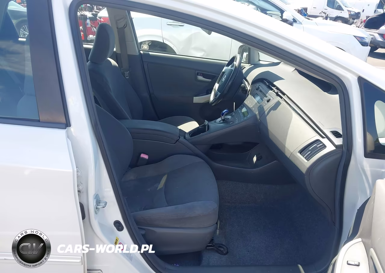 2011 Toyota Prius Two VIN:JTDKN3DU9B0322275 - 5