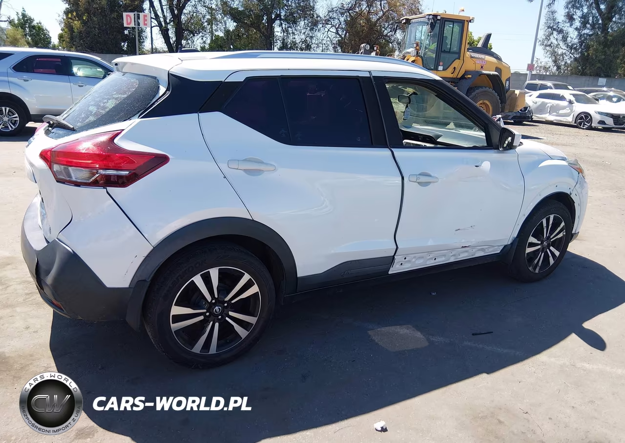 2018 Nissan Kicks Sv VIN:3N1CP5CU5JL527964 - 4