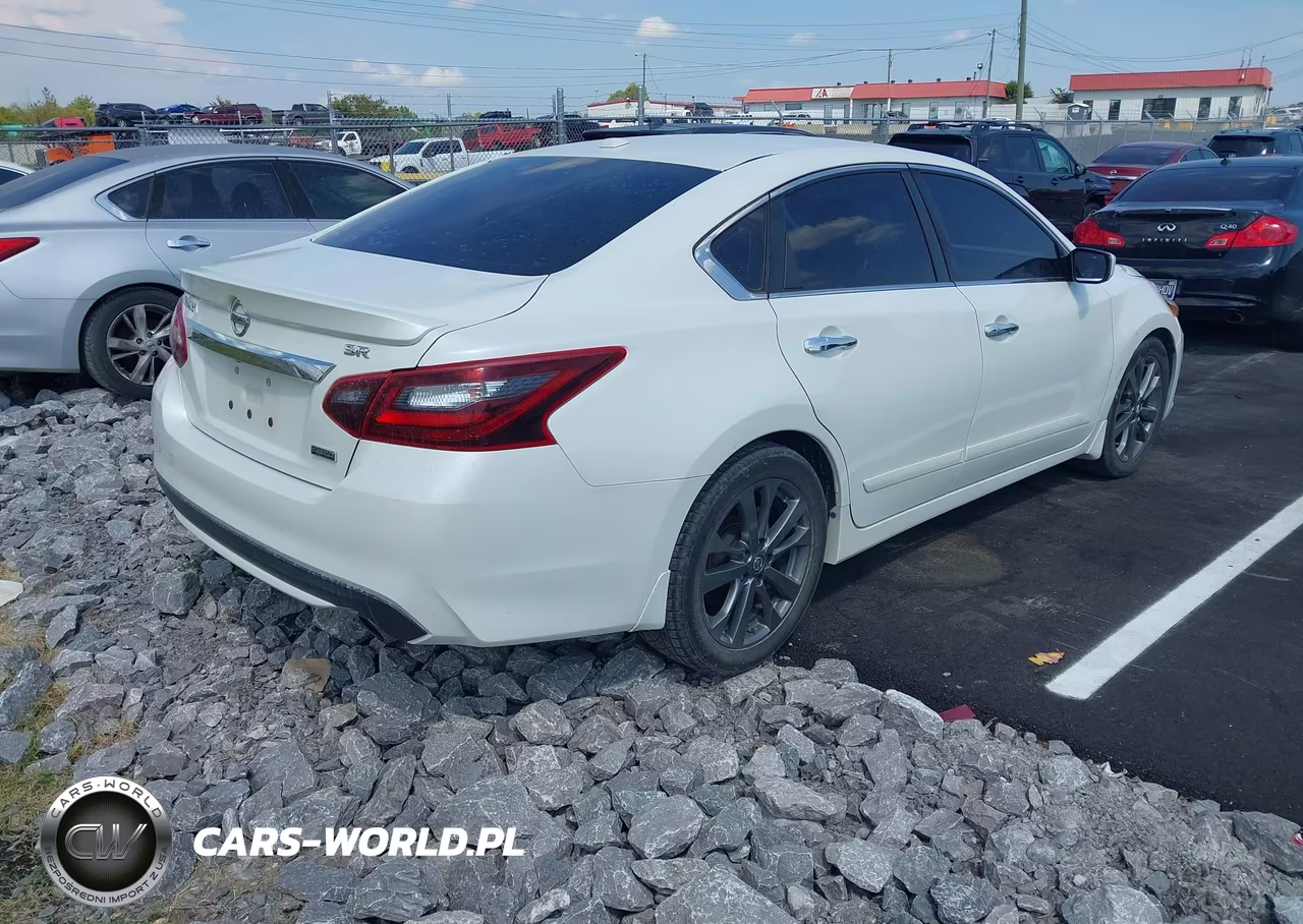 2018 Nissan Altima 2.5 Sr VIN:1N4AL3AP4JC260920 - 4