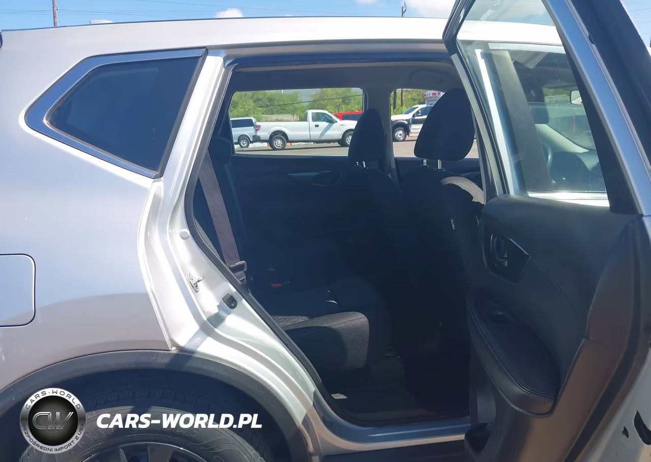 2019 Nissan Rogue S VIN:KNMAT2MT3KP519727 - 8