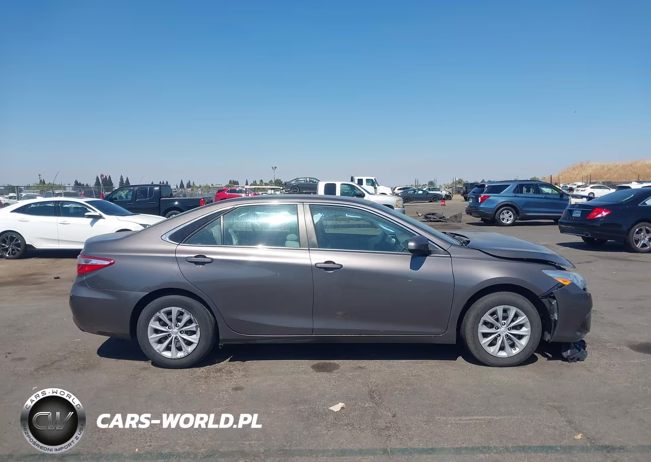2015 Toyota Camry Le VIN:4T1BF1FK0FU947882 - 13