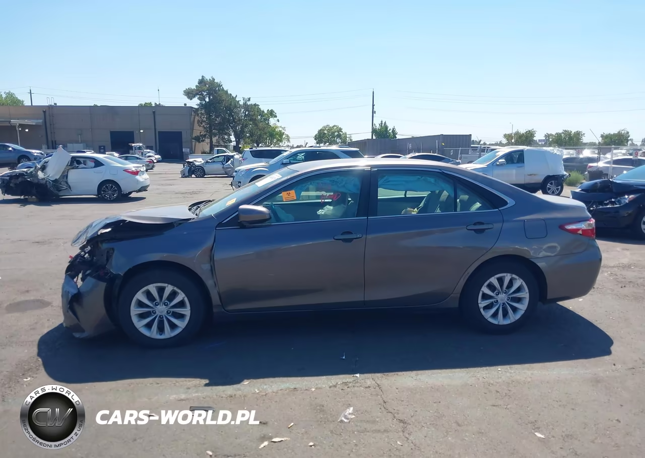 2015 Toyota Camry Le VIN:4T1BF1FK0FU947882 - 14