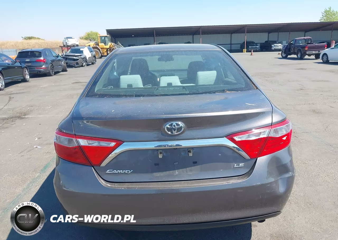 2015 Toyota Camry Le VIN:4T1BF1FK0FU947882 - 16