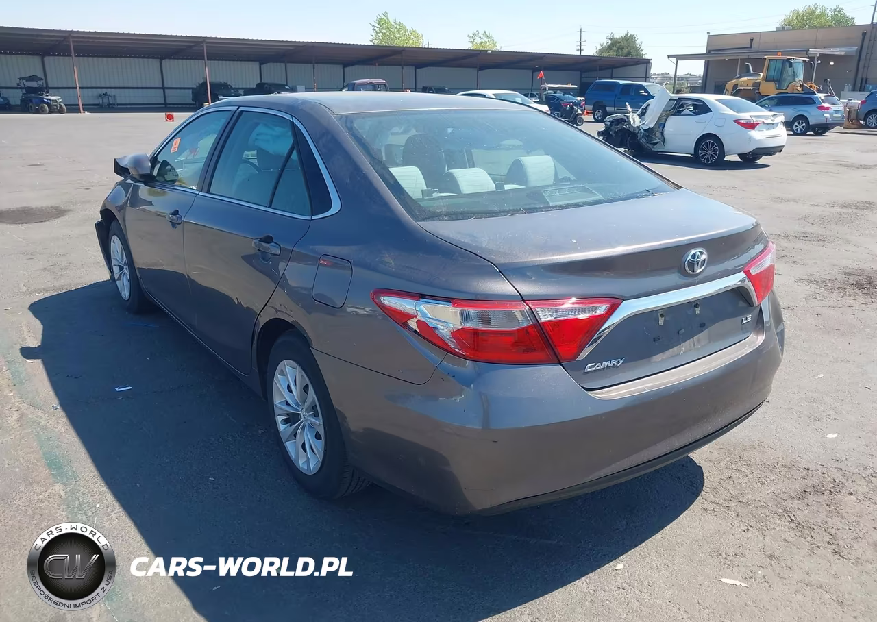 2015 Toyota Camry Le VIN:4T1BF1FK0FU947882 - 3