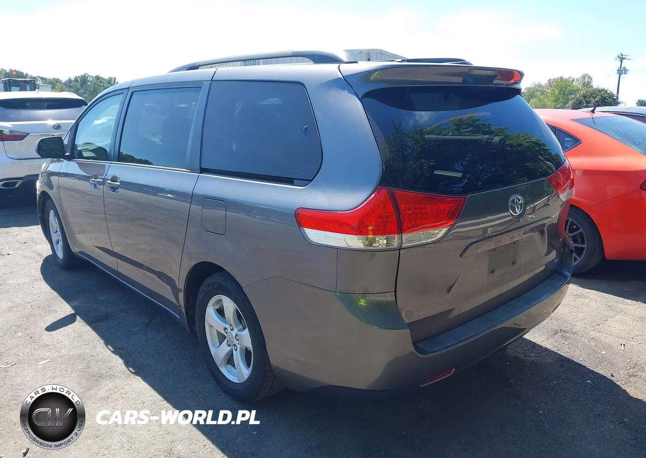 2011 Toyota Sienna Le V6 VIN:5TDKK3DC9BS103314 - 3
