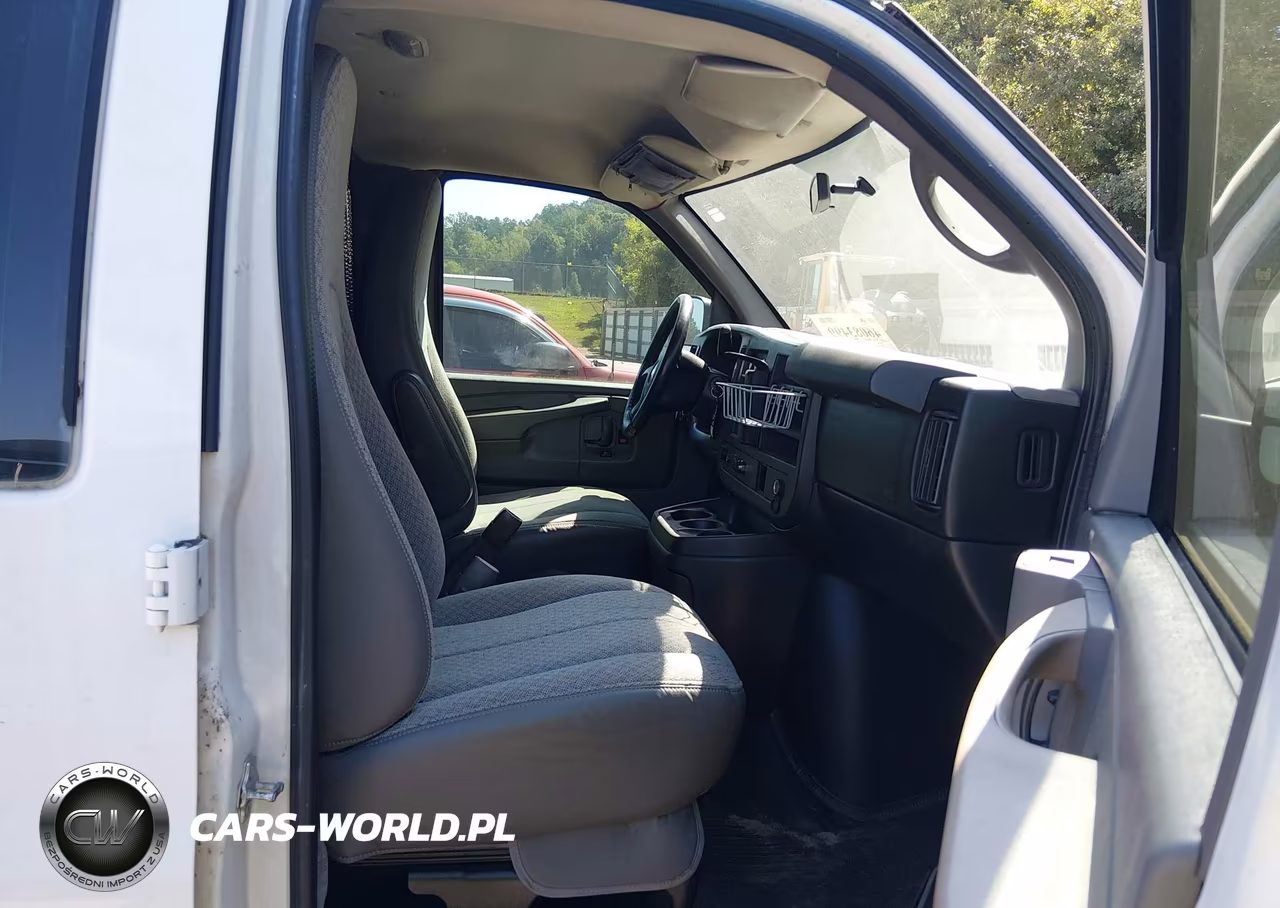 2011 Chevrolet Express 2500 Work Van VIN:1GCWGFCA3B1135791 - 5