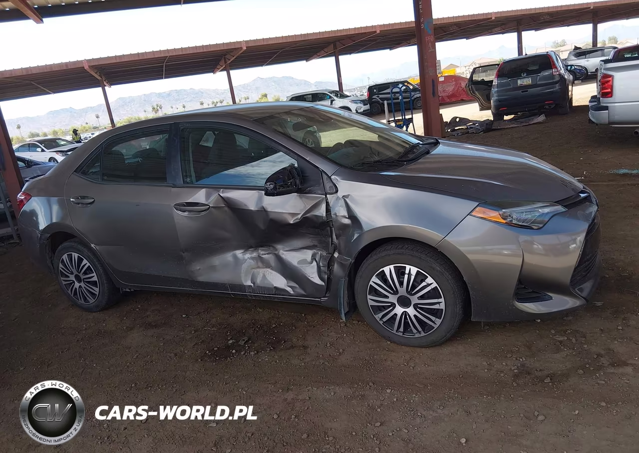 2017 Toyota Corolla Le VIN:5YFBURHE3HP673643 - 6