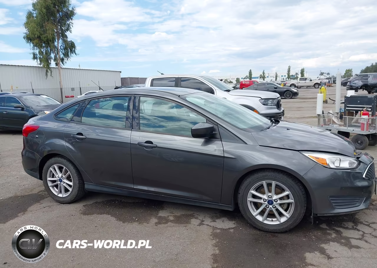 2018 Ford Focus Se VIN:1FADP3FE8JL246320 - 14