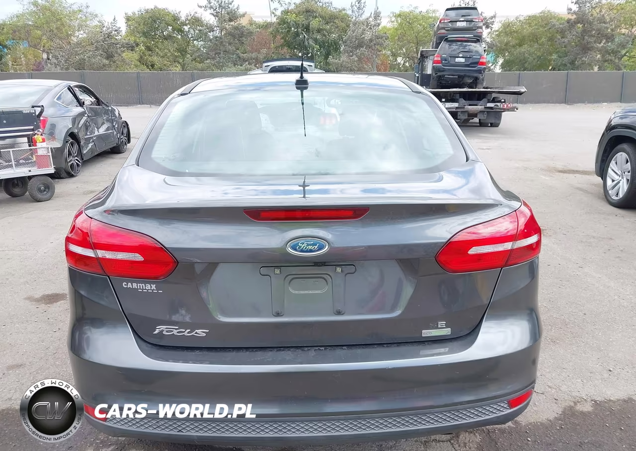 2018 Ford Focus Se VIN:1FADP3FE8JL246320 - 17