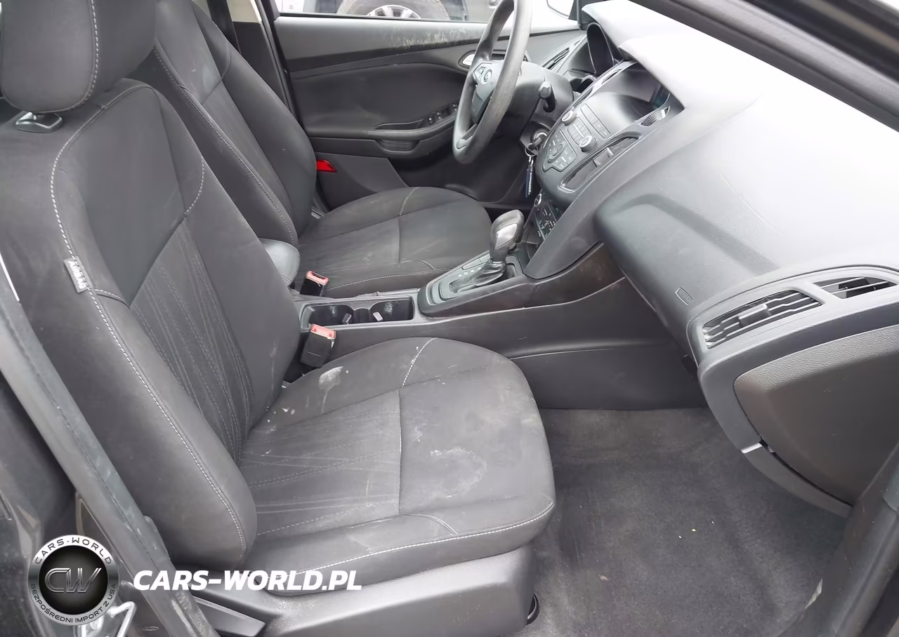 2018 Ford Focus Se VIN:1FADP3FE8JL246320 - 5