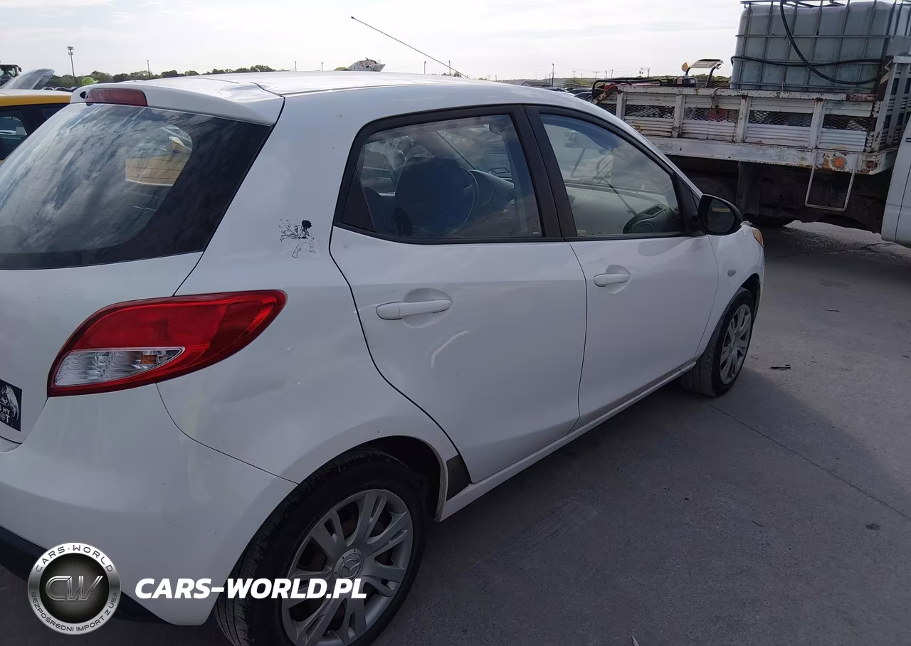 2013 Mazda Mazda2 Sport VIN:JM1DE1KY4D0156012 - 4