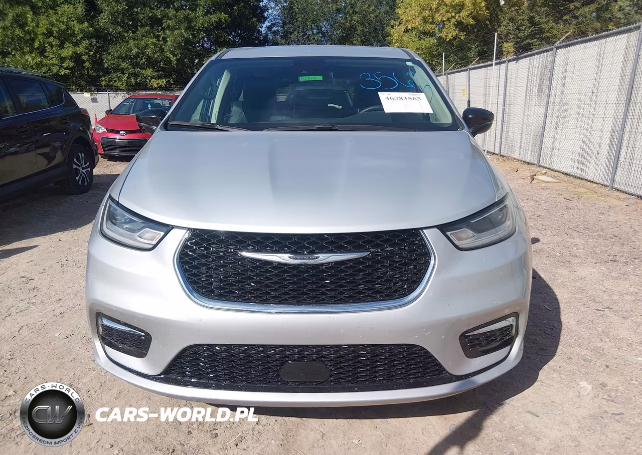 2024 Chrysler Pacifica Touring L VIN:2C4RC1BG0RR146318 - 13