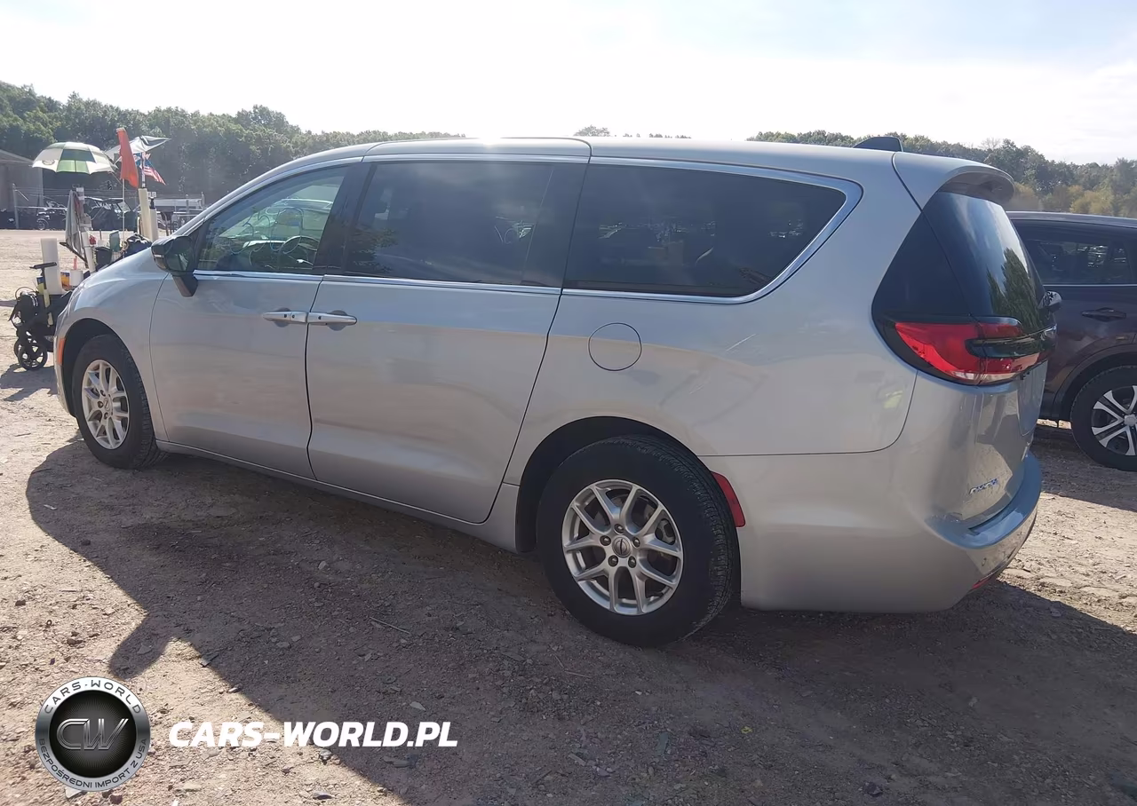 2024 Chrysler Pacifica Touring L VIN:2C4RC1BG0RR146318 - 3