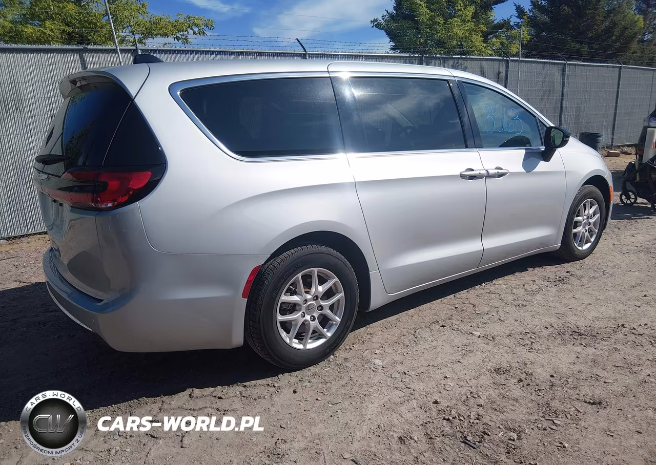 2024 Chrysler Pacifica Touring L VIN:2C4RC1BG0RR146318 - 4