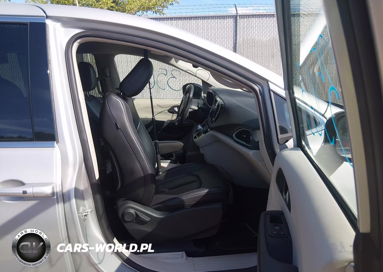 2024 Chrysler Pacifica Touring L VIN:2C4RC1BG0RR146318 - 5