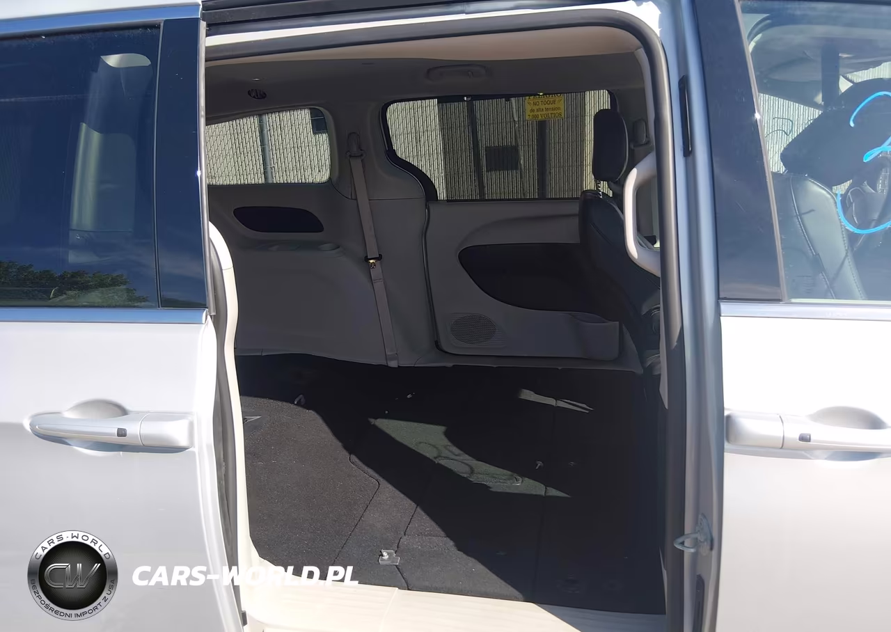 2024 Chrysler Pacifica Touring L VIN:2C4RC1BG0RR146318 - 8