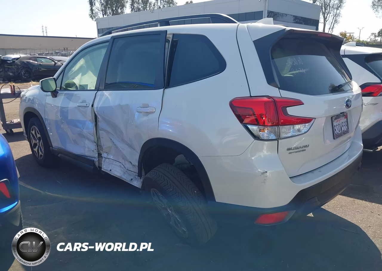 2020 Subaru Forester Premium VIN:JF2SKAGC6LH600778 - 3
