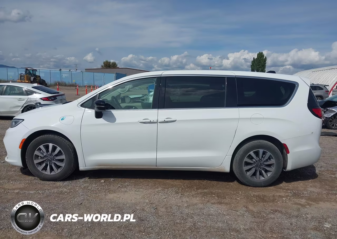 2024 Chrysler Pacifica Hybrid Select VIN:2C4RC1S7XRR156662 - 14