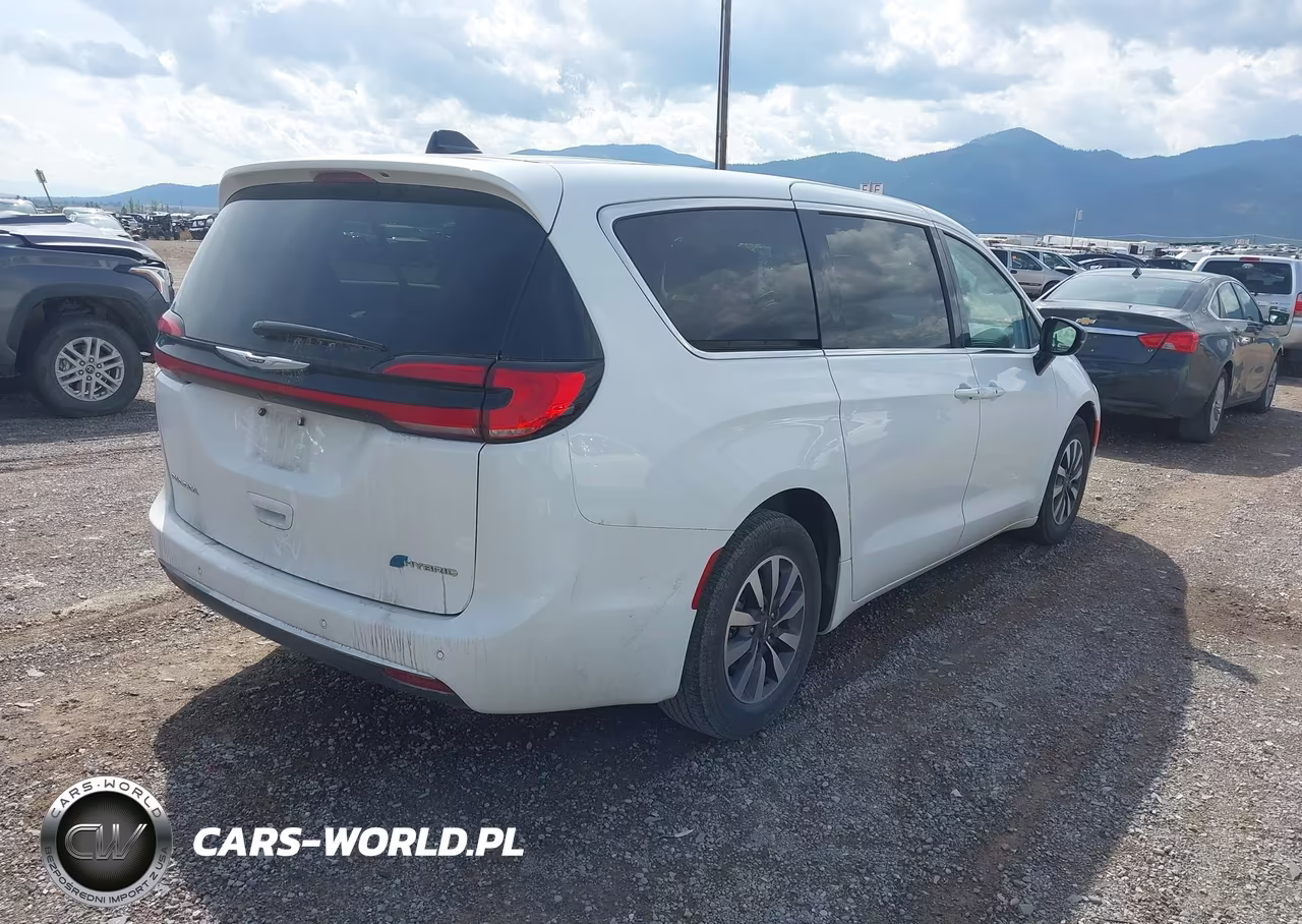 2024 Chrysler Pacifica Hybrid Select VIN:2C4RC1S7XRR156662 - 4