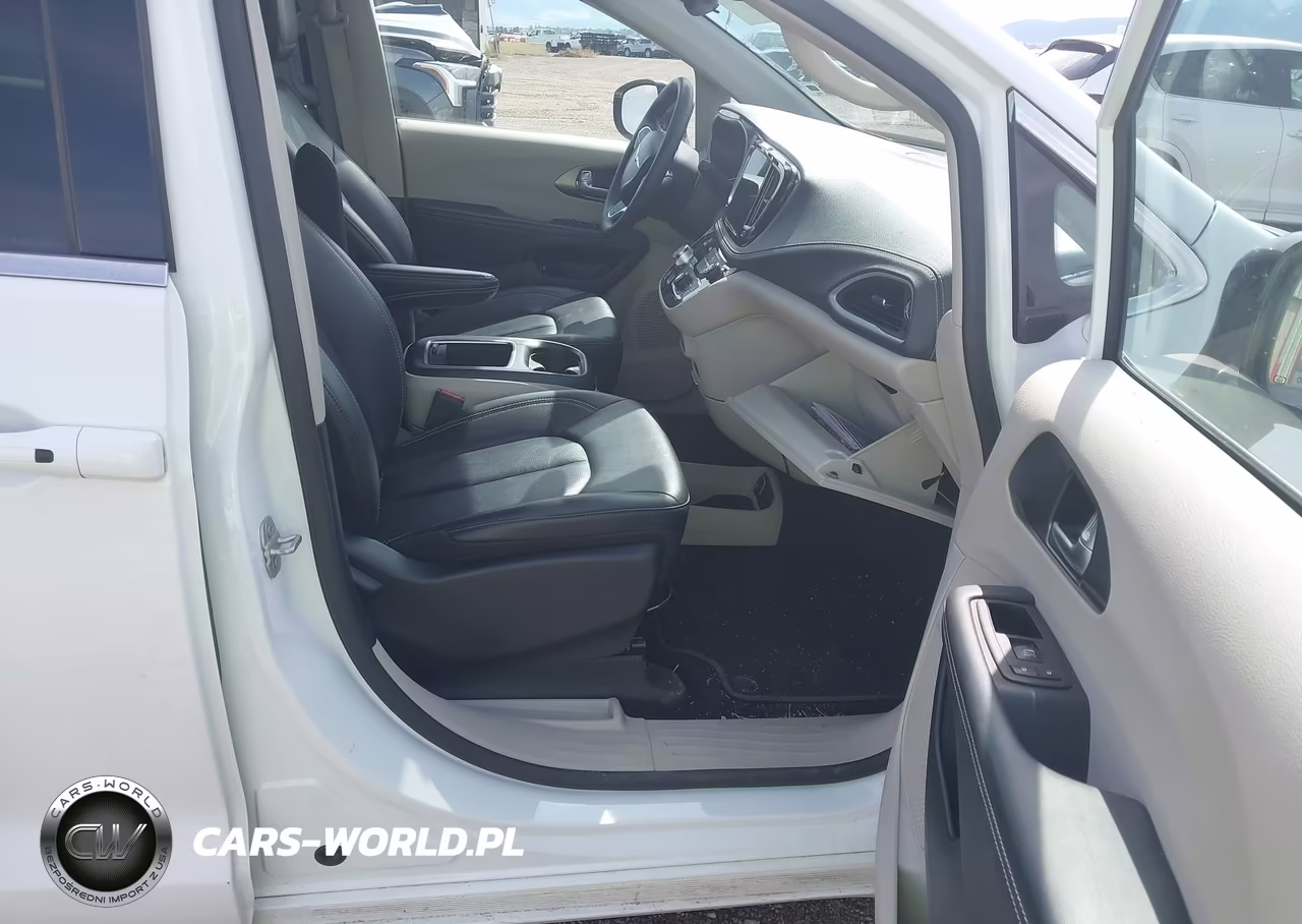 2024 Chrysler Pacifica Hybrid Select VIN:2C4RC1S7XRR156662 - 5